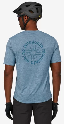 T-Shirt Patagonia Men Cap Cool Daily Graphic Shirt Lands Lost And Found Quartz Coral X Dye -Patagonië Outdoor Sportkleding 3 45385202