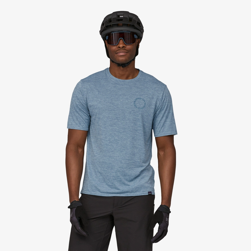 T-Shirt Patagonia Men Cap Cool Daily Graphic Shirt Lands Spoke Stencil Steam Blue X Dye 4 T-Shirt Patagonia Men Cap Cool Daily Graphic Shirt Lands Spoke Stencil Steam Blue X Dye - Afbeelding 2