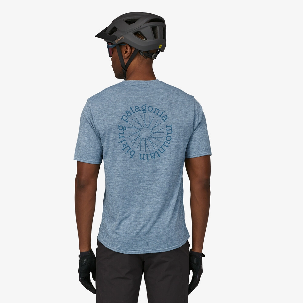 T-Shirt Patagonia Men Cap Cool Daily Graphic Shirt Lands Spoke Stencil Steam Blue X Dye 5 T-Shirt Patagonia Men Cap Cool Daily Graphic Shirt Lands Spoke Stencil Steam Blue X Dye - Afbeelding 3